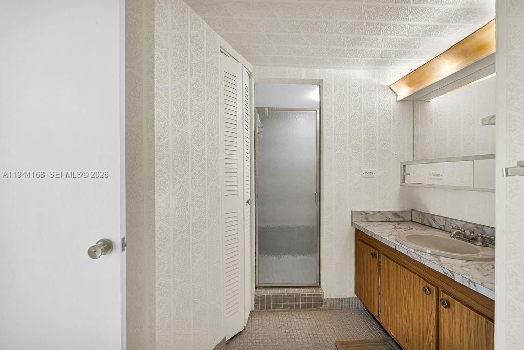 7135 Collins Ave, Unit 435, Miami Beach, FL 33141 Photo