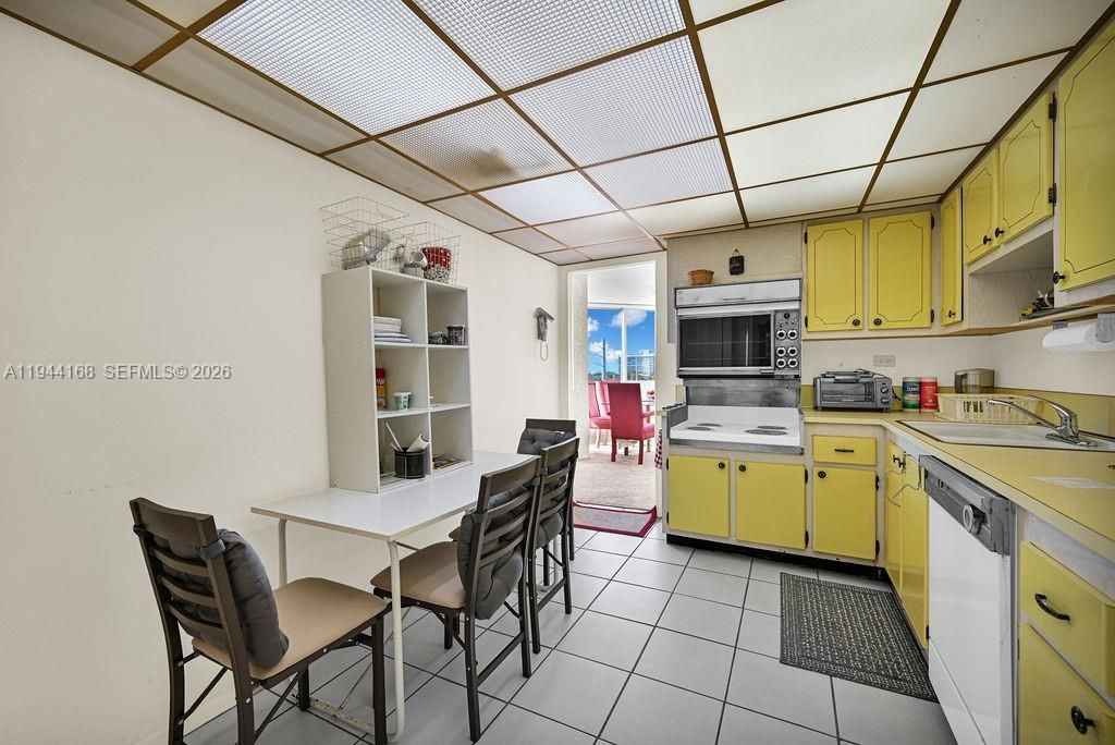 7135 Collins Ave, Unit 435, Miami Beach, FL 33141 Photo