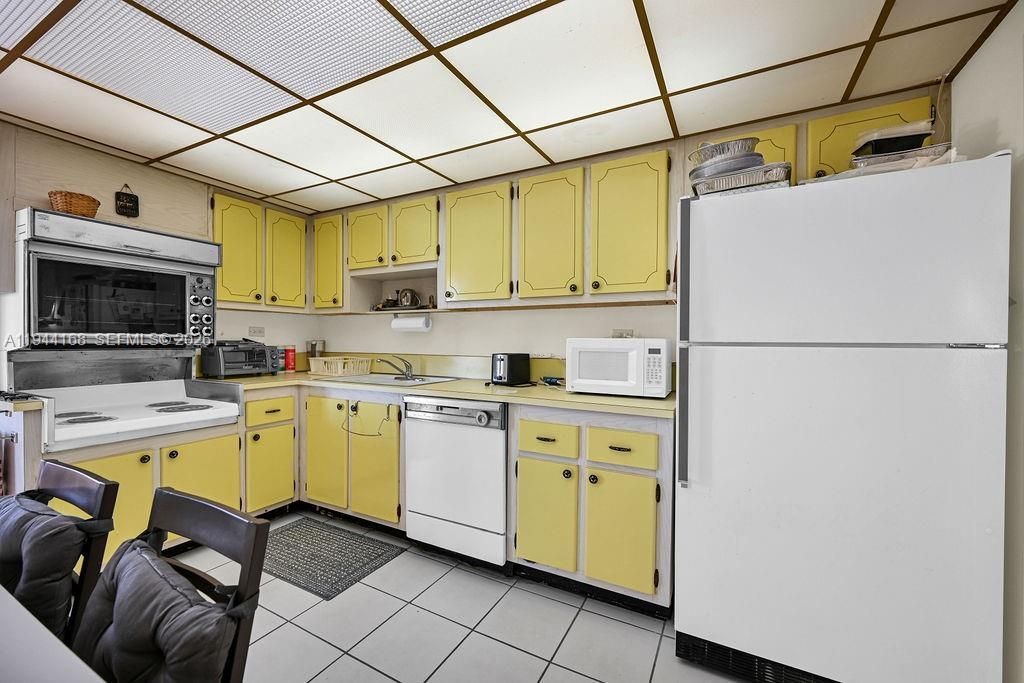 7135 Collins Ave, Unit 435, Miami Beach, FL 33141 Photo