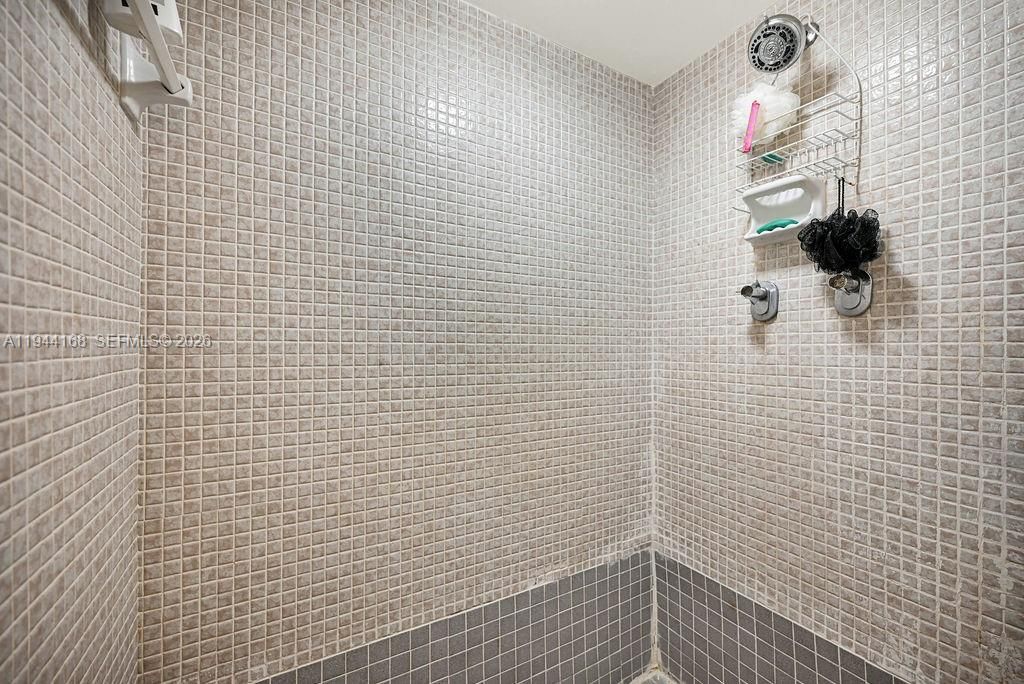 7135 Collins Ave, Unit 435, Miami Beach, FL 33141 Photo