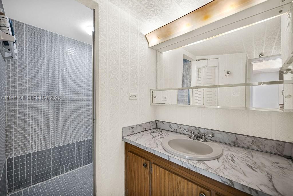 7135 Collins Ave, Unit 435, Miami Beach, FL 33141 Photo