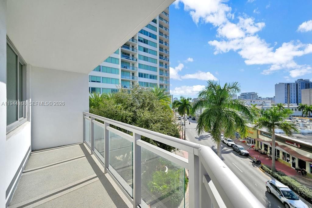 7135 Collins Ave, Unit 435, Miami Beach, FL 33141 Photo