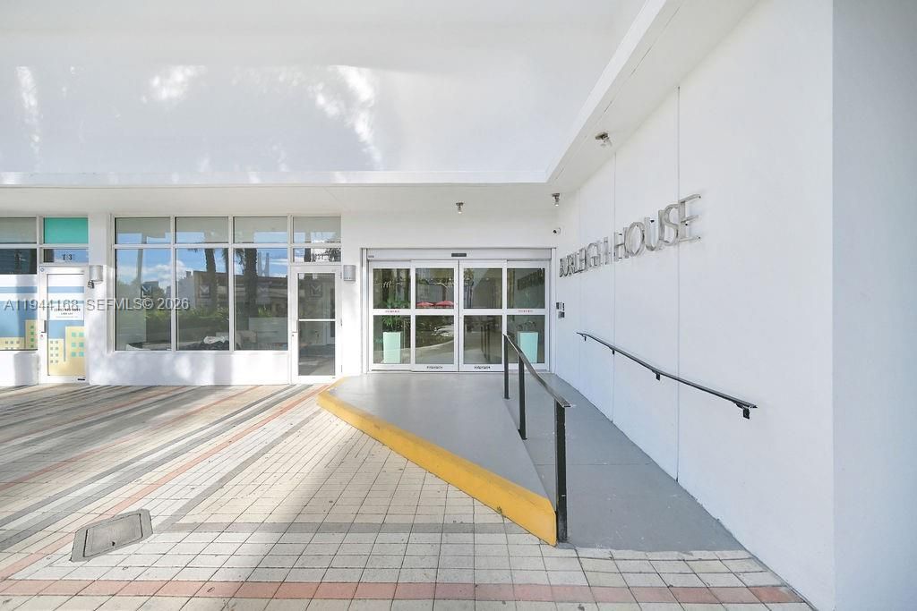 7135 Collins Ave, Unit 435, Miami Beach, FL 33141 Photo