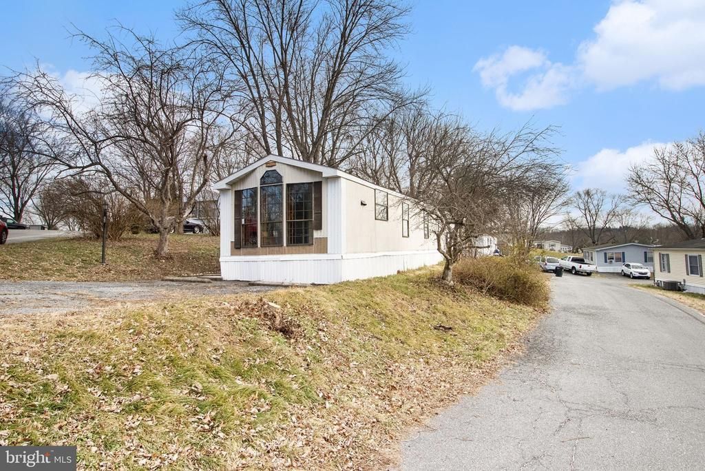 48 Redwood Lane, Carlisle, PA 17015 Main Photo