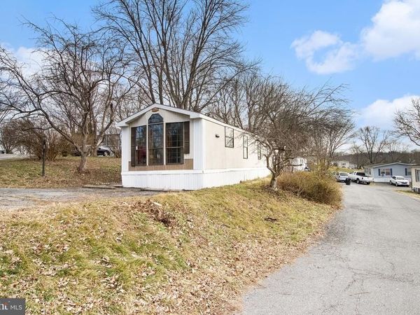 48 REDWOOD LANE, CARLISLE, PA 17015