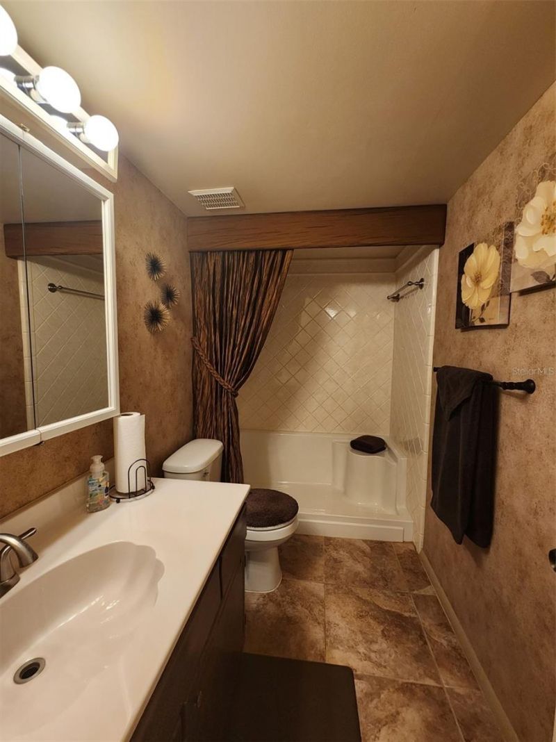 2132 Lakewood Club Drive S, Unit 8B, Saint Petersburg, FL 33712 Photo