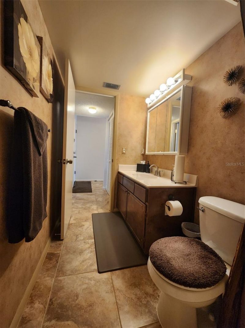 2132 Lakewood Club Drive S, Unit 8B, Saint Petersburg, FL 33712 Photo