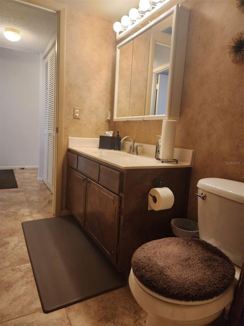 2132 Lakewood Club Drive S, Unit 8B, Saint Petersburg, FL 33712 Photo