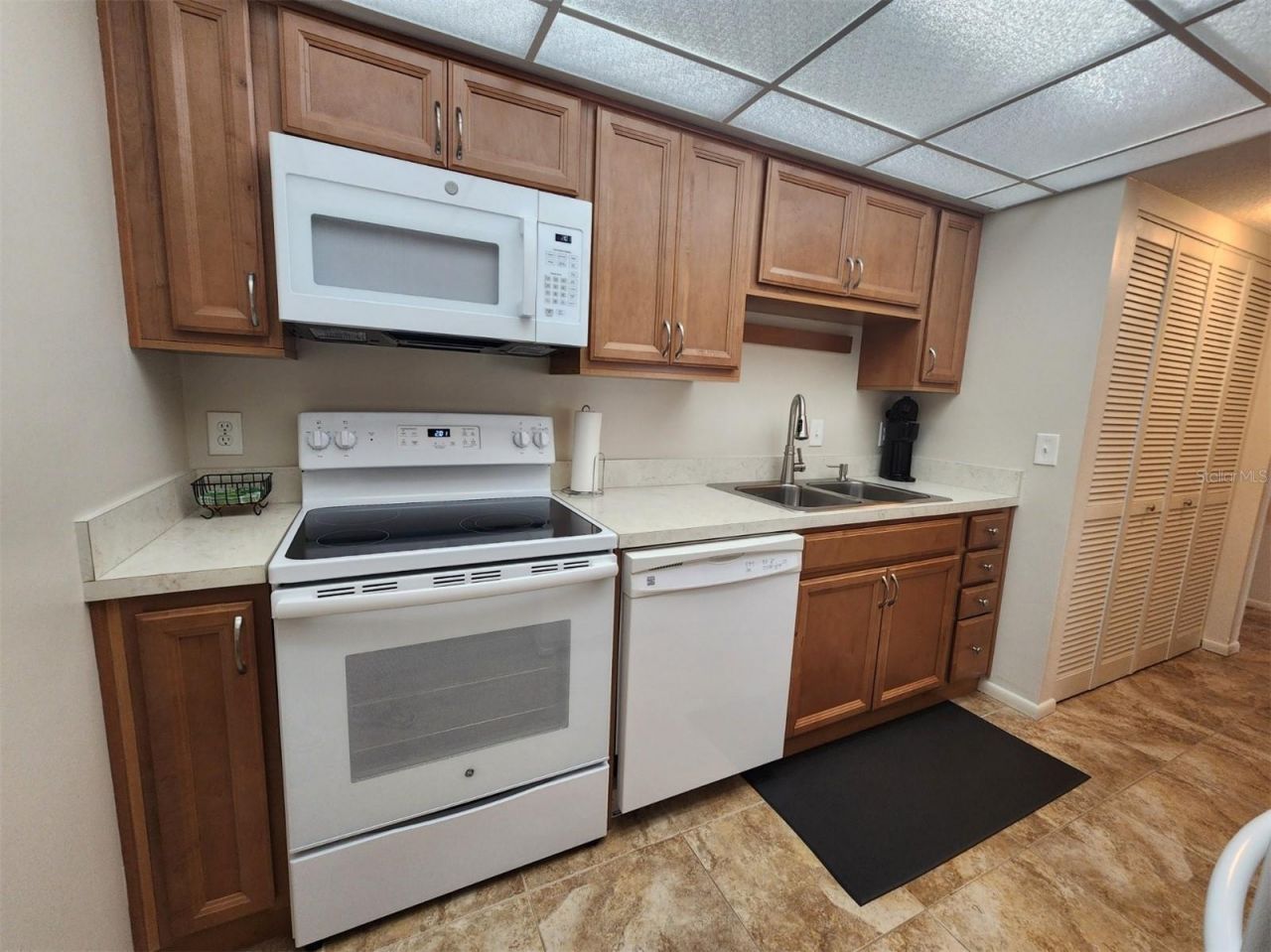 2132 Lakewood Club Drive S, Unit 8B, Saint Petersburg, FL 33712 Photo