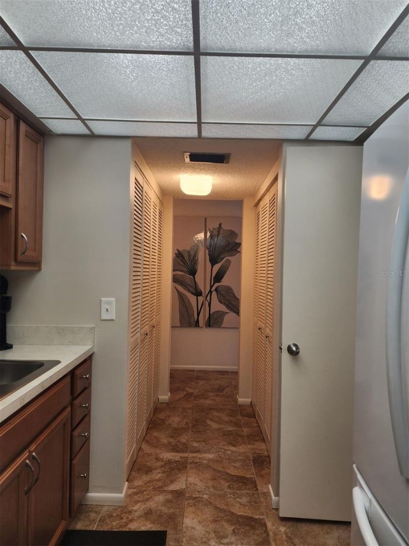 2132 Lakewood Club Drive S, Unit 8B, Saint Petersburg, FL 33712 Photo