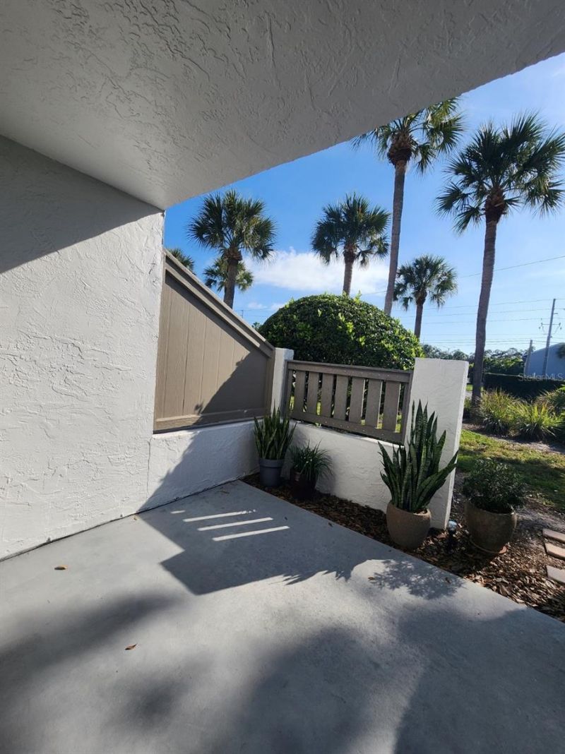 2132 Lakewood Club Drive S, Unit 8B, Saint Petersburg, FL 33712 Photo