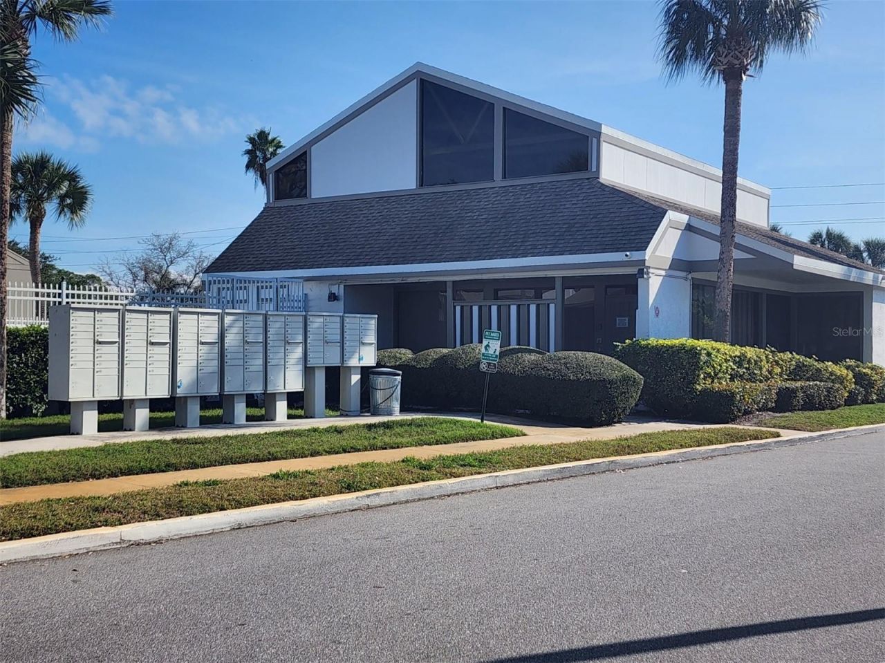 2132 Lakewood Club Drive S, Unit 8B, Saint Petersburg, FL 33712 Photo