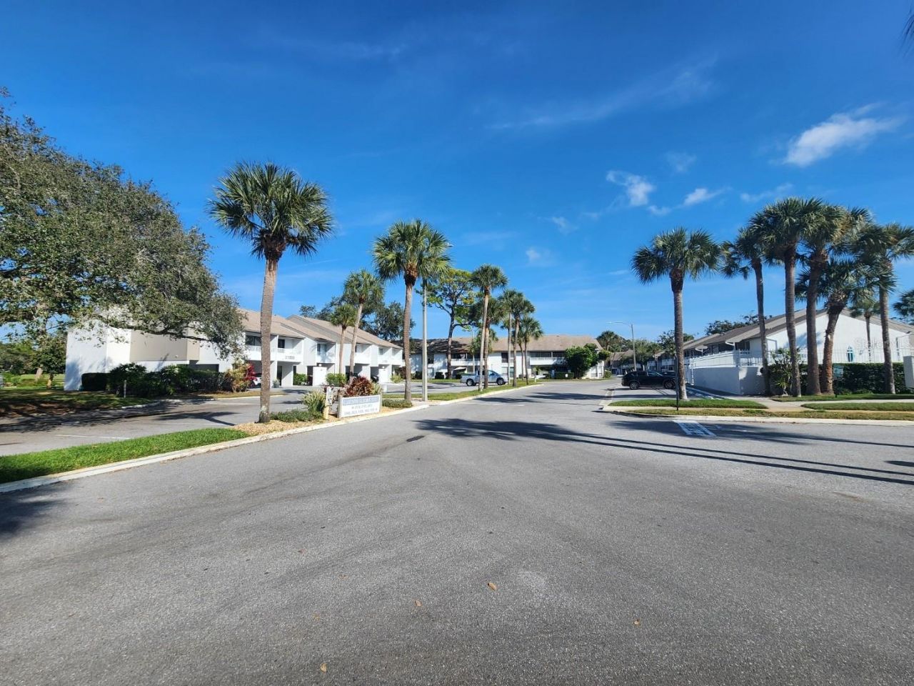 2132 Lakewood Club Drive S, Unit 8B, Saint Petersburg, FL 33712 Photo