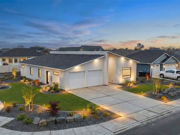 501 S Sand Dune Road , Moses Lake, WA 98837