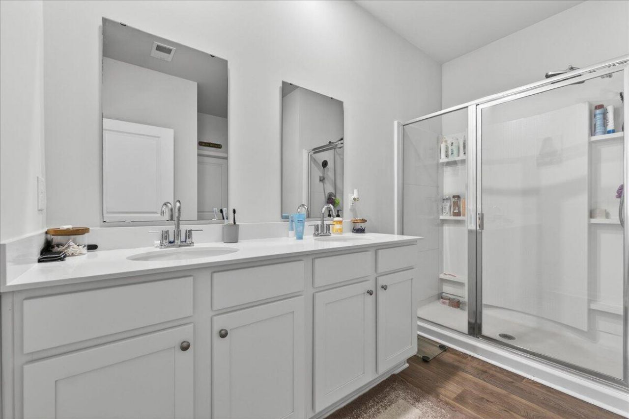 133 Cloverleaf Street Photo 13