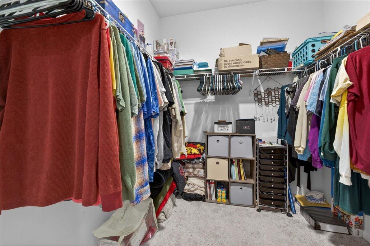 133 Cloverleaf Street Photo 15