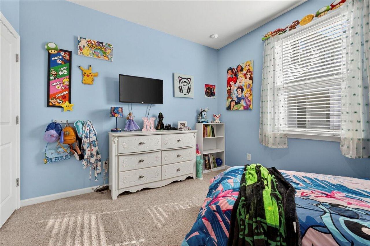 133 Cloverleaf Street Photo 17