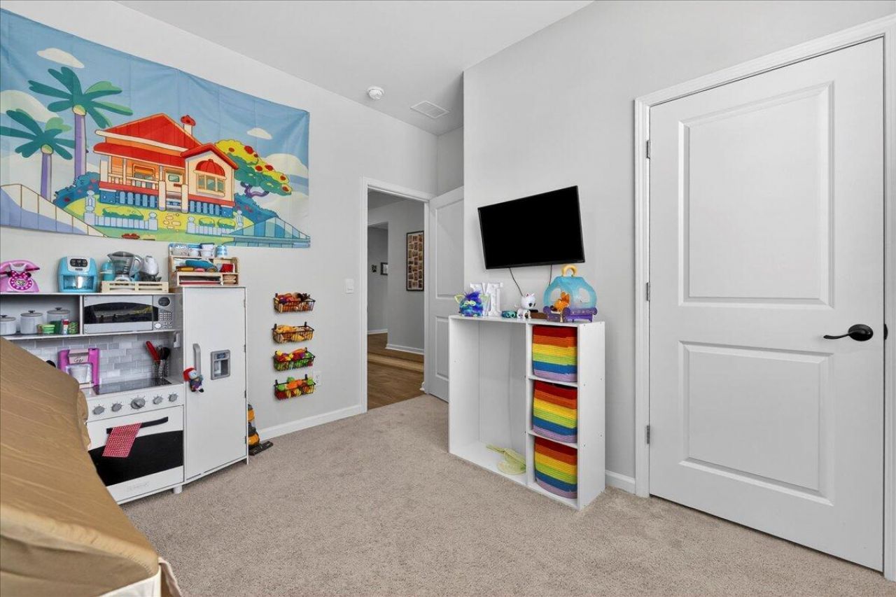 133 Cloverleaf Street Photo 20