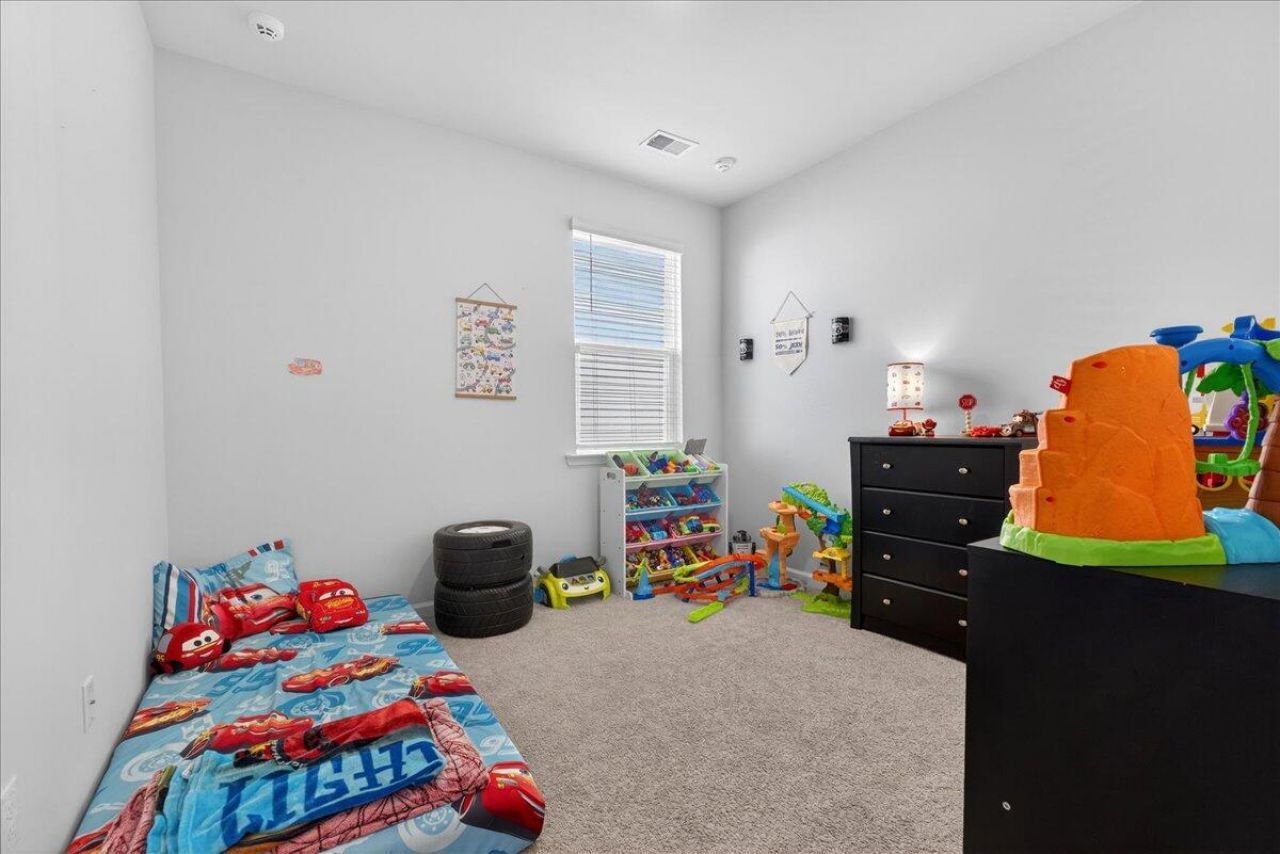 133 Cloverleaf Street Photo 21