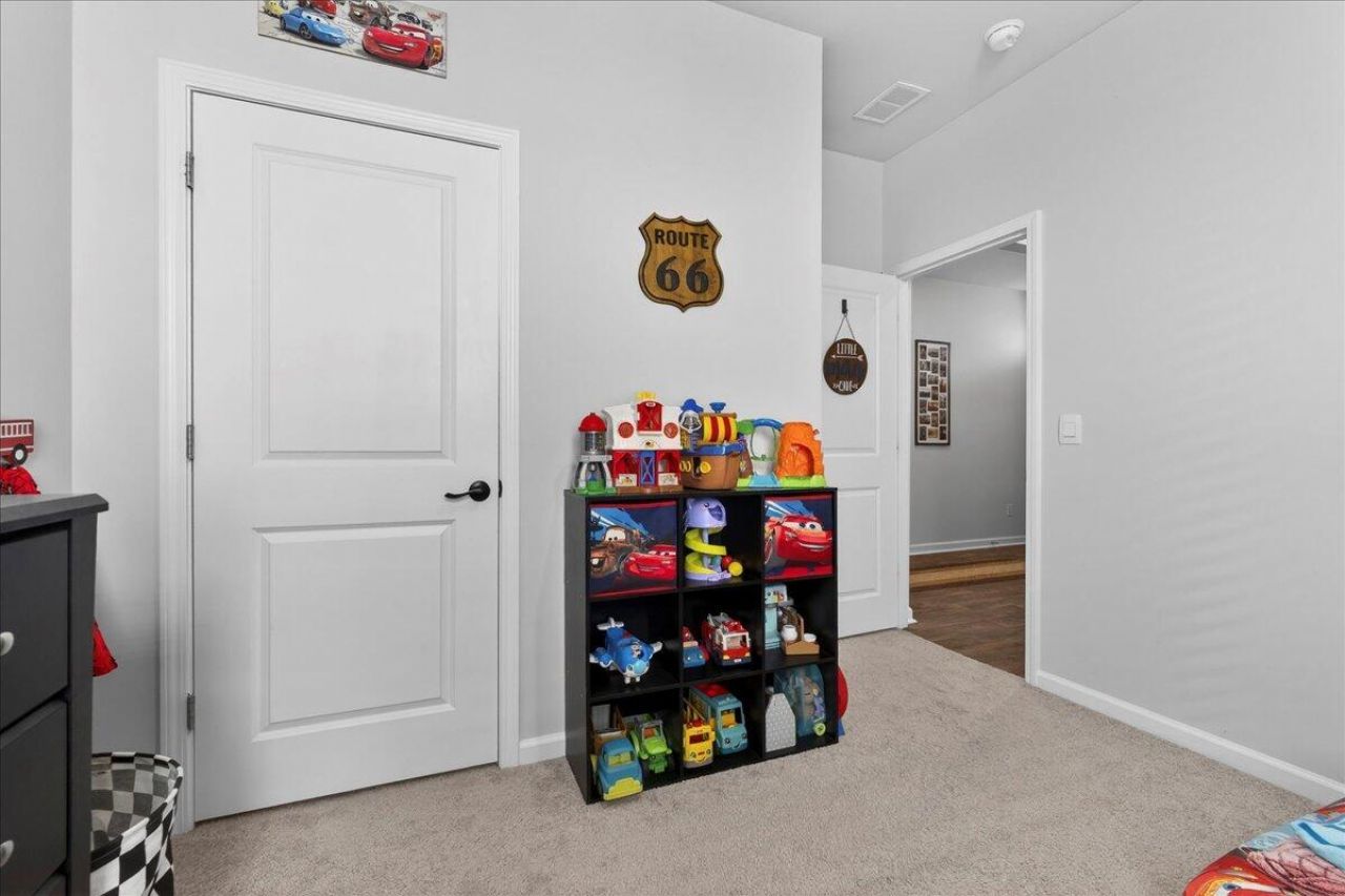 133 Cloverleaf Street Photo 22