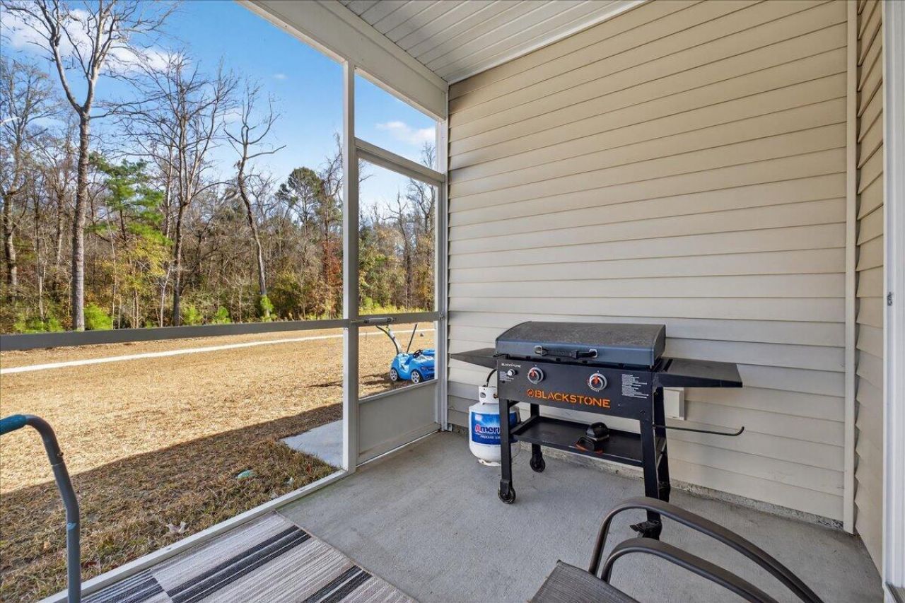 133 Cloverleaf Street Photo 24