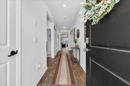 133 Cloverleaf Street photo 4