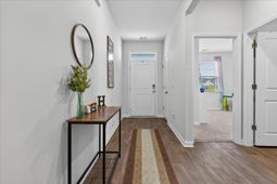 133 Cloverleaf Street photo 4