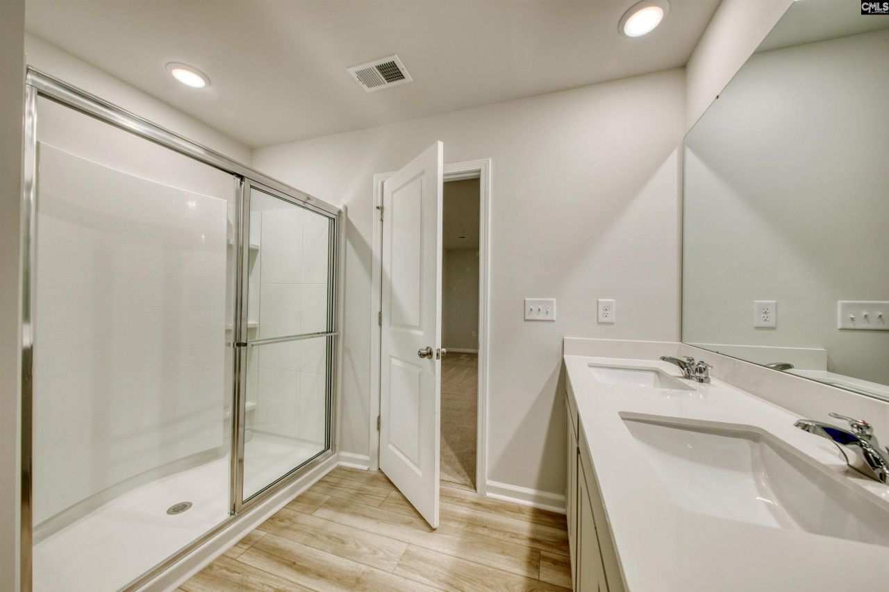 545 Carters Grove Lane Photo 32