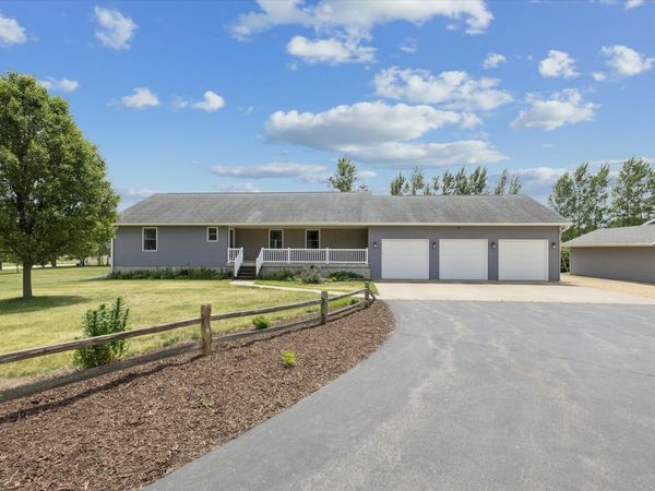 2849 262nd Street, Dewitt, IA 52742