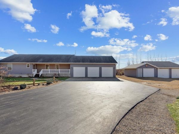 2849 262nd Street, Dewitt, IA 52742