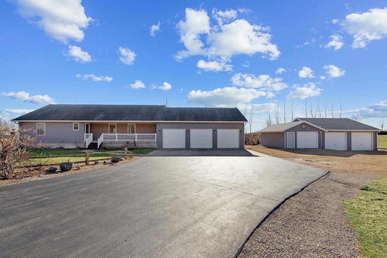 2849 262nd Street, DeWitt, IA 52742 Main Photo