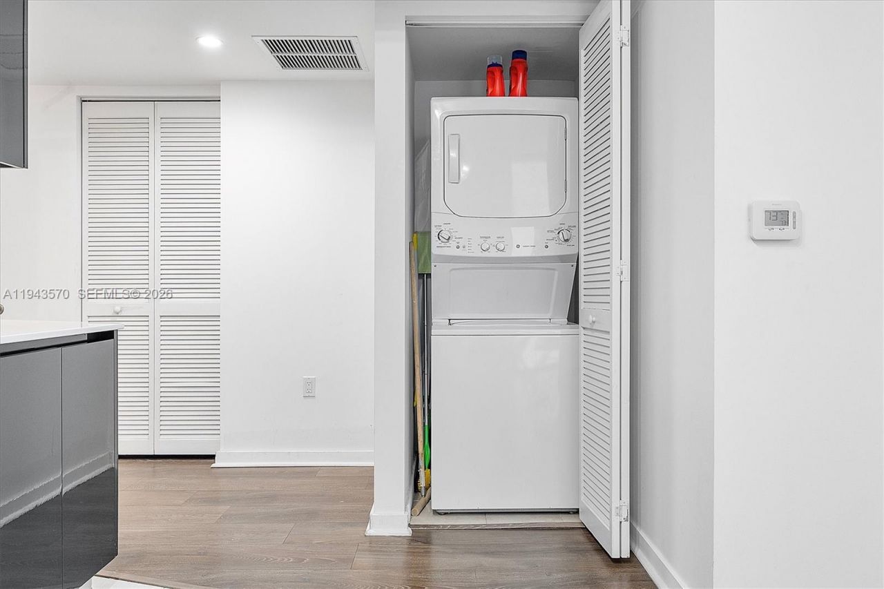 31 SE 6th St, Unit 2008, Miami, FL 33131 Photo