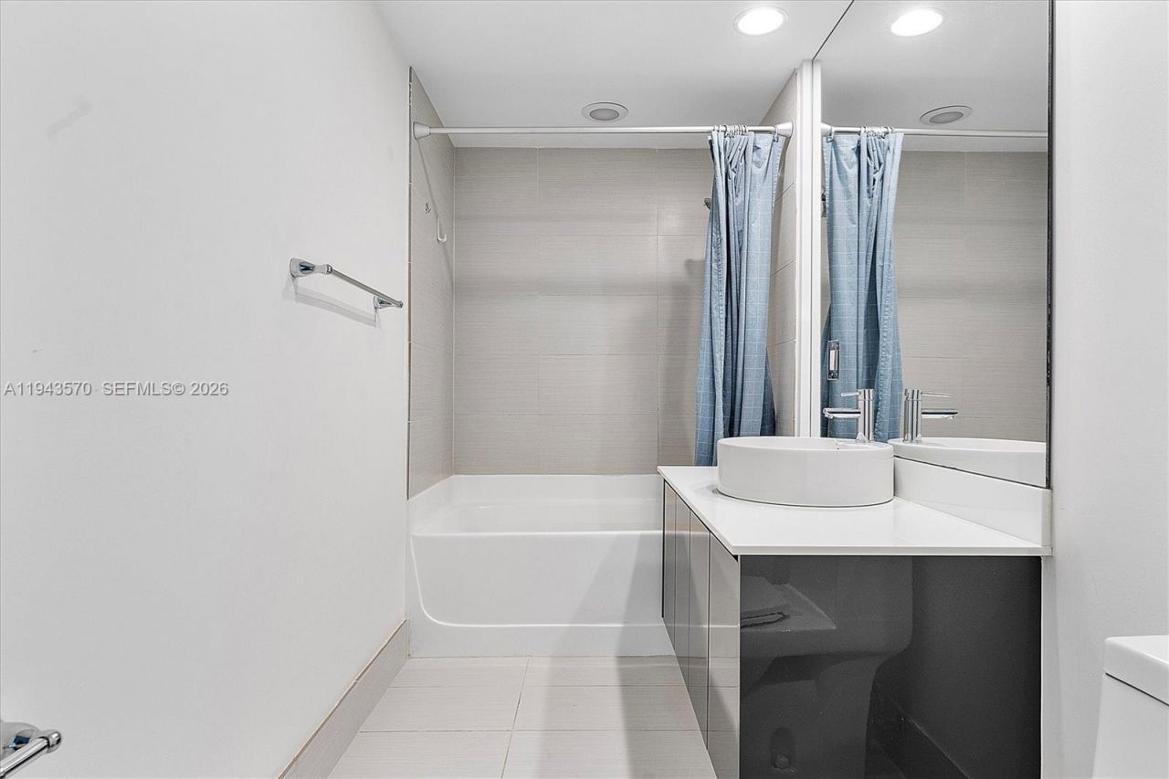 31 SE 6th St, Unit 2008, Miami, FL 33131 Photo