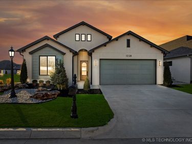 1228 N 72nd Street, Broken Arrow, OK 74014