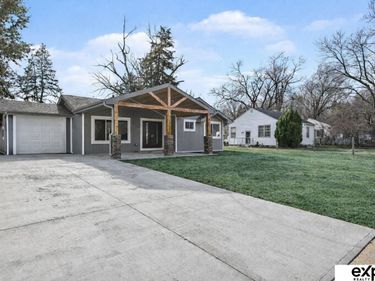 8525 Lafayette Avenue, Omaha, NE 68114