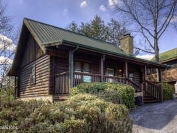 515 Chickasaw Gap Way, Pigeon Forge, TN 37863