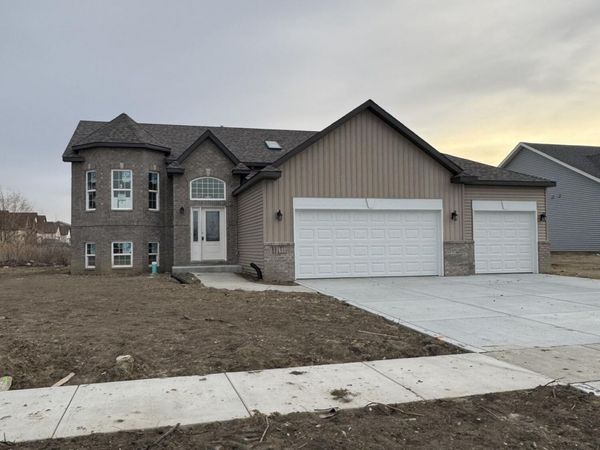 8252 Dylan Drive, Merrillville, IN 46410