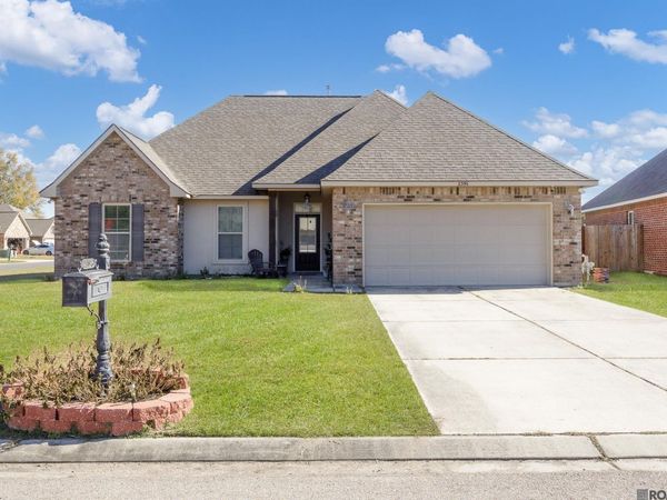23196 Arcwood Dr, Denham Springs, LA 70726