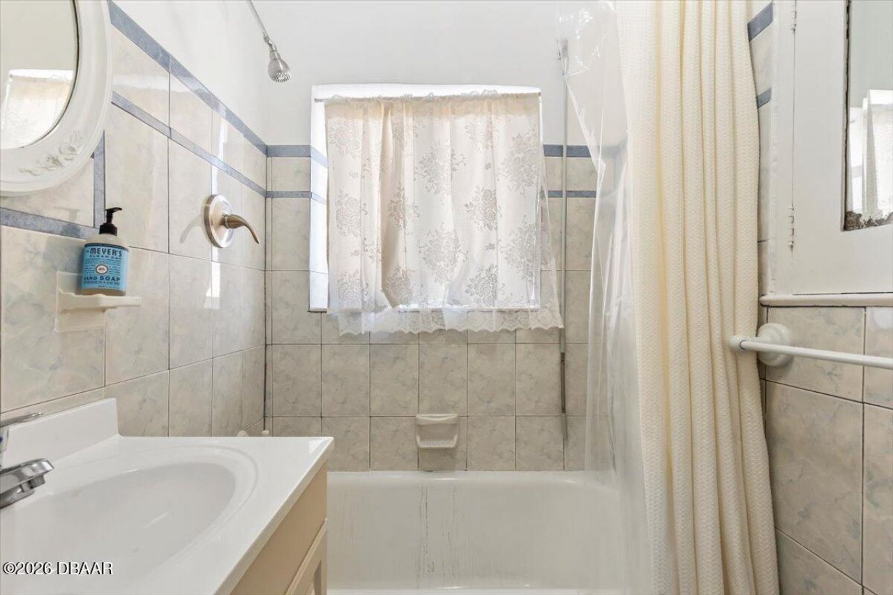 1428 N Halifax Avenue, Daytona Beach, FL 32118 Photo