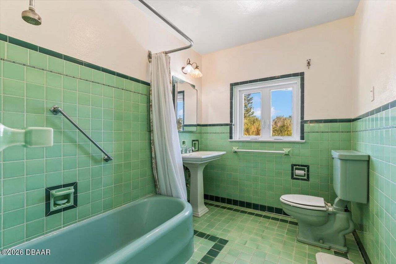 1428 N Halifax Avenue, Daytona Beach, FL 32118 Photo