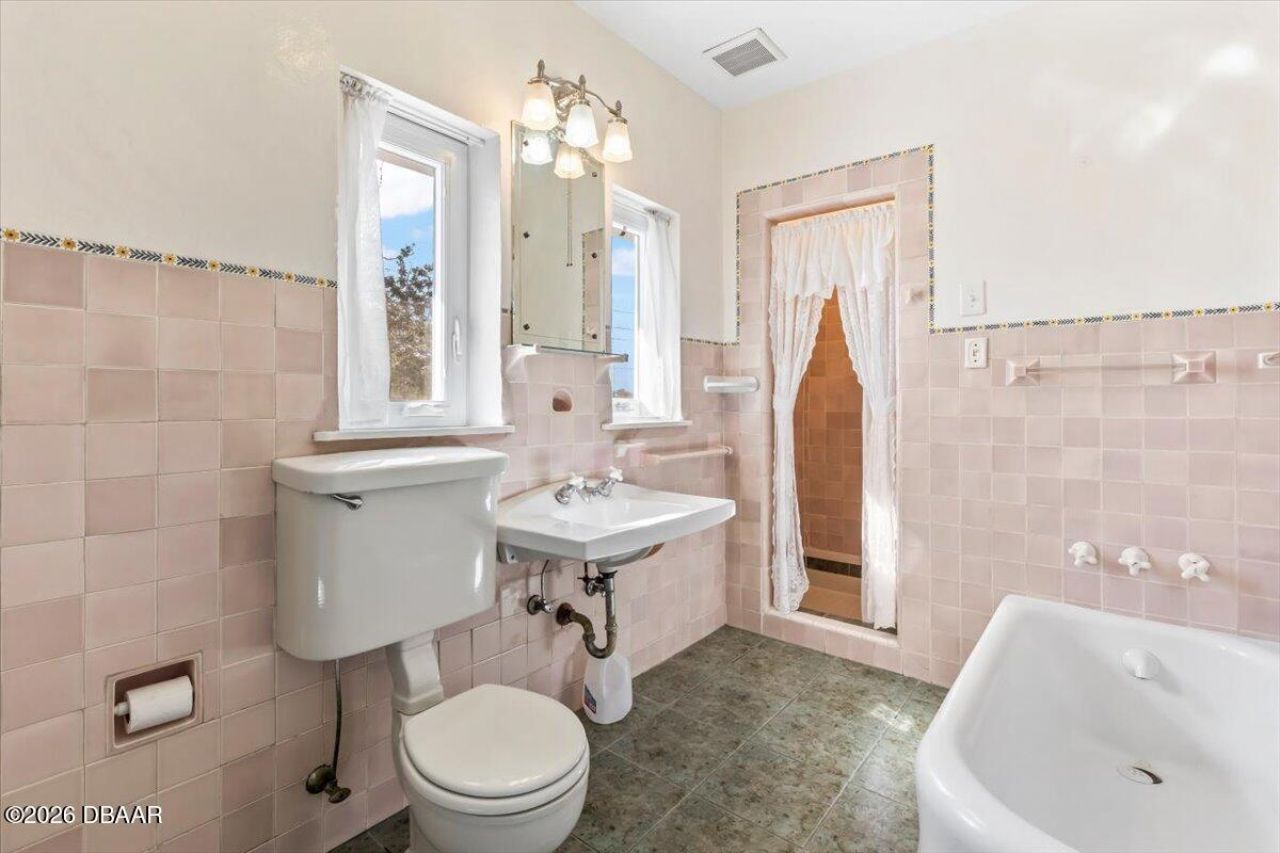 1428 N Halifax Avenue, Daytona Beach, FL 32118 Photo