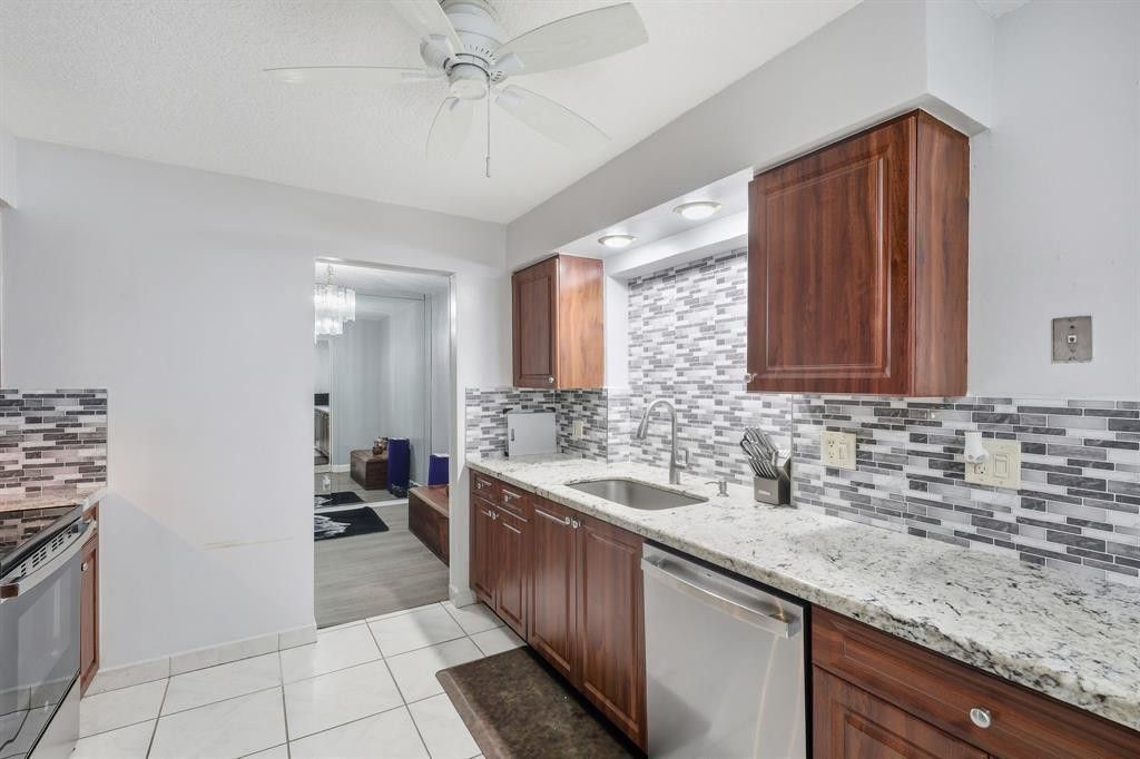 9407 NW 70th Place, Tamarac, FL 33321 Photo