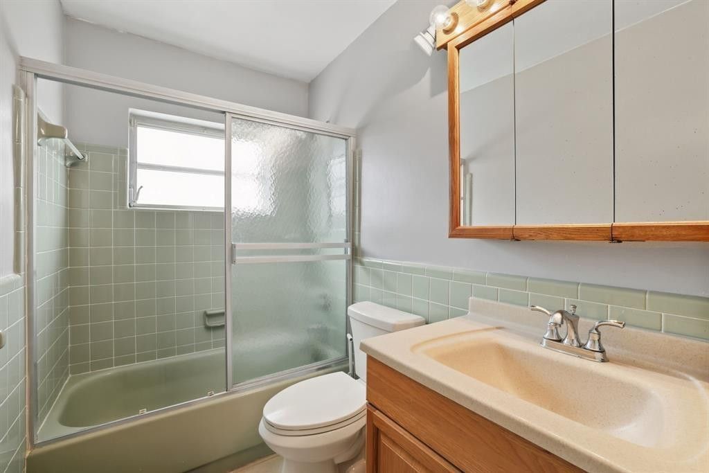 9407 NW 70th Place, Tamarac, FL 33321 Photo