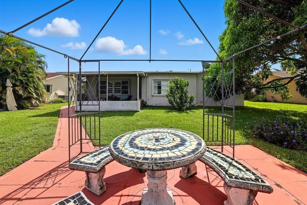 9407 NW 70th Place, Tamarac, FL 33321 Photo