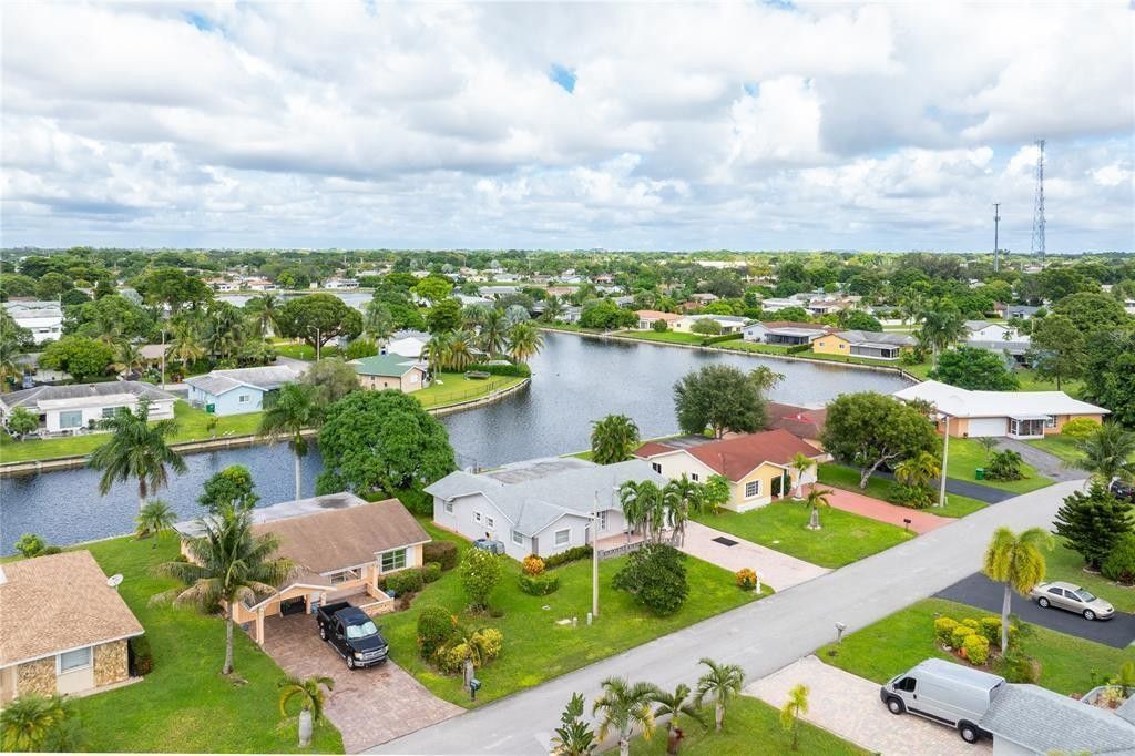 9407 NW 70th Place, Tamarac, FL 33321 Photo