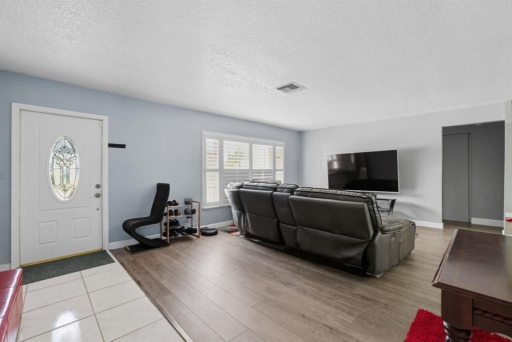 9407 NW 70th Place, Tamarac, FL 33321 Photo