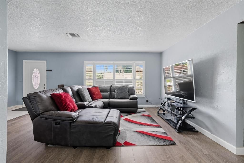 9407 NW 70th Place, Tamarac, FL 33321 Photo