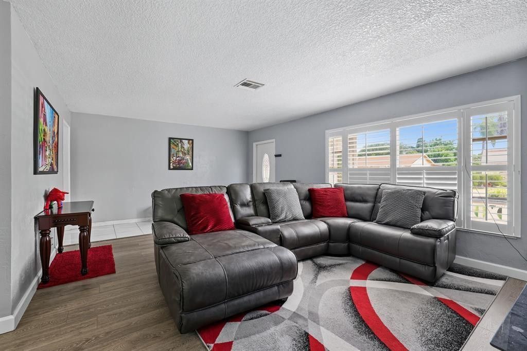 9407 NW 70th Place, Tamarac, FL 33321 Photo