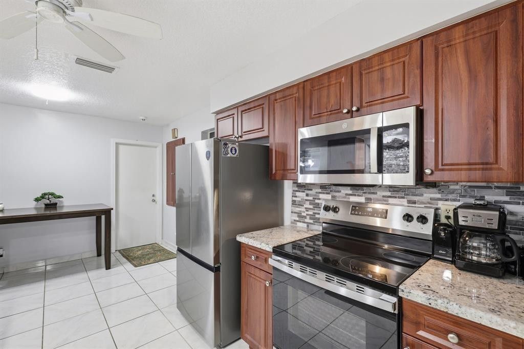 9407 NW 70th Place, Tamarac, FL 33321 Photo