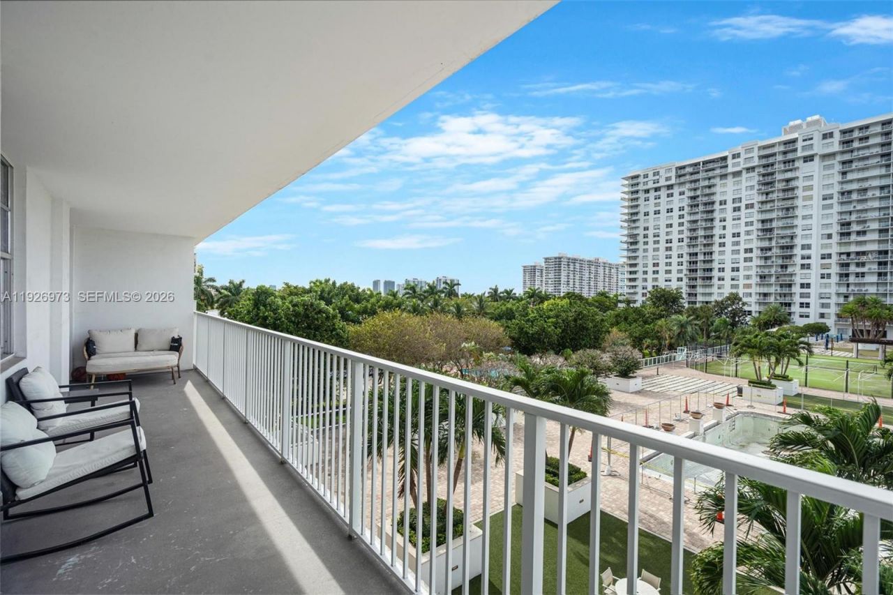 2851 NE 183rd St , Unit 404E, Aventura, FL 33160 Photo